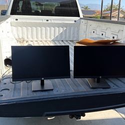 Two HP p224 Monitors Working Great!