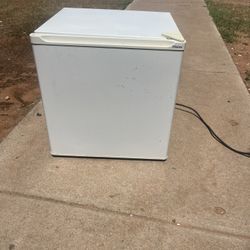 Mini Fridge 