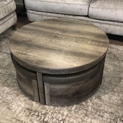 Three piece occasional table set