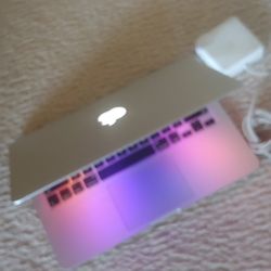Apple MACBOOK PRO RETINA i7 Quad Core  15" UNLOCKED WORKING FINE 8GB  256SSD 