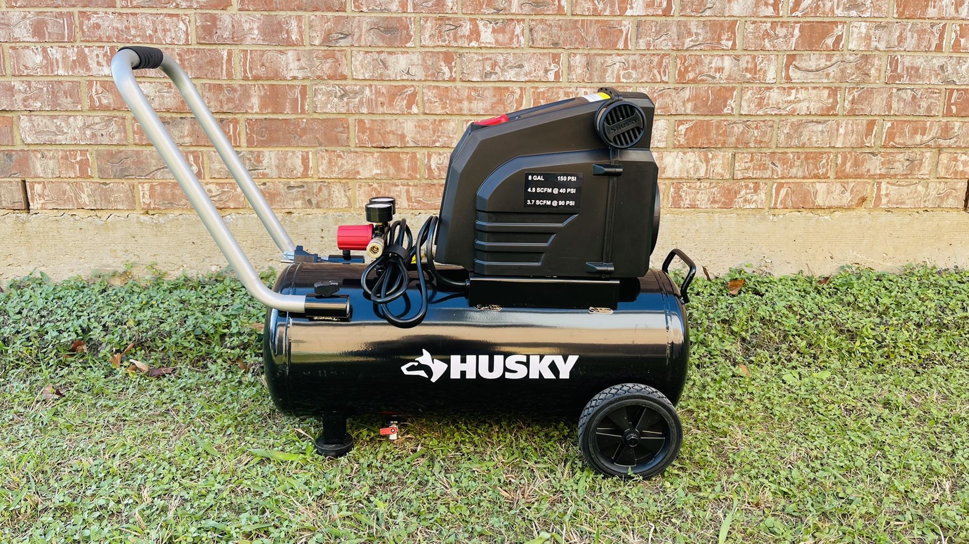 Husky 8G 150 PSI Hotdog Air Compressor