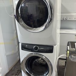 Electrolux Frontload Washer Gas Dryer 