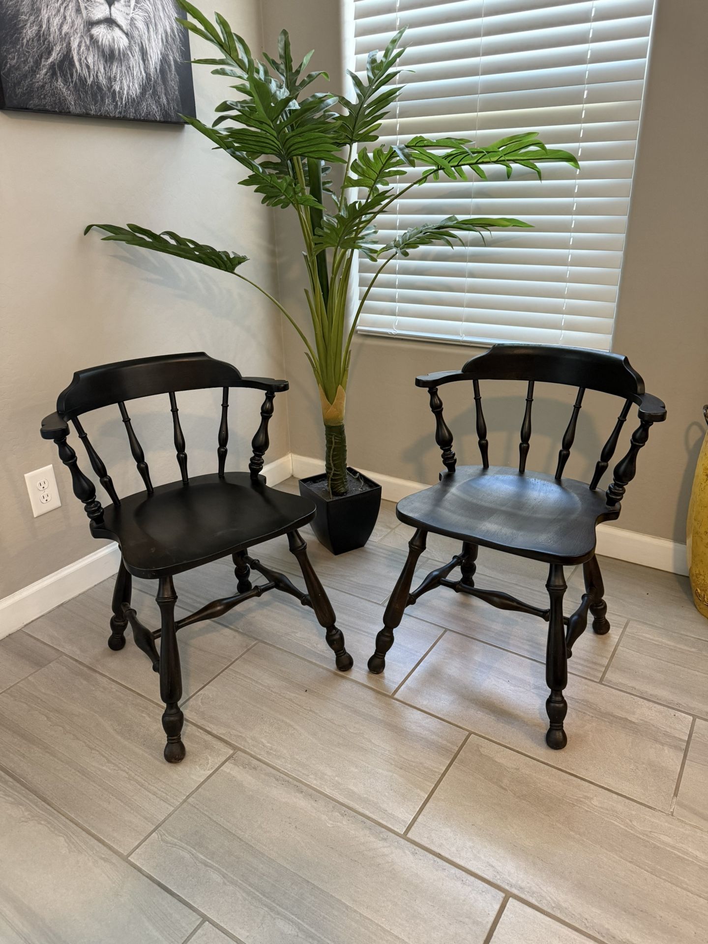🪑 Set of 2 Black Windsor-Style Wooden Armchairs – Classic & Timeless 🪑