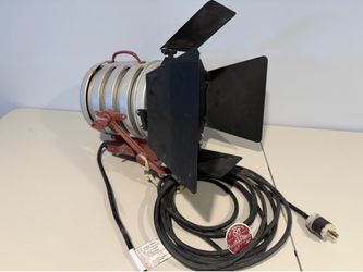 Mole-Richardson Type 3081 1000W Studio Light