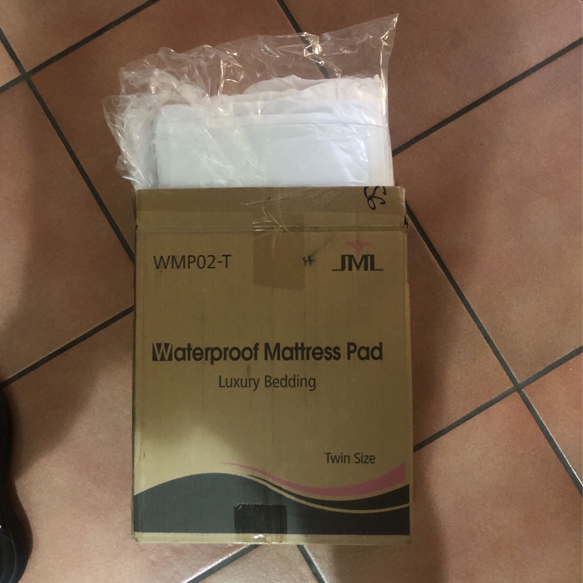 Mattress Pad Waterproof new in box