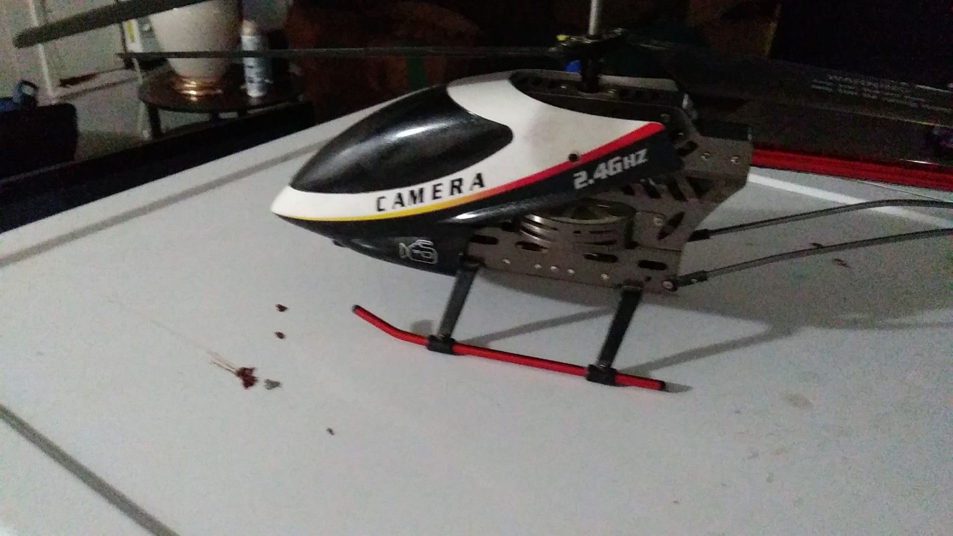 Toy helicopter with remote don't have no charger