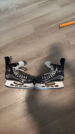 Hockey skates