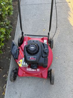 Hiper Tough 20” Blade.  Working Good Tested Before Buy It.  Side Discharge.  80$$$ Cash 