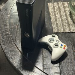 Xbox 360 With 1 Controller And Cords
