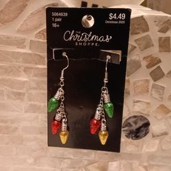 The Christmas Shoppe Dangle Earrings NWT Christmas Lightbulbs