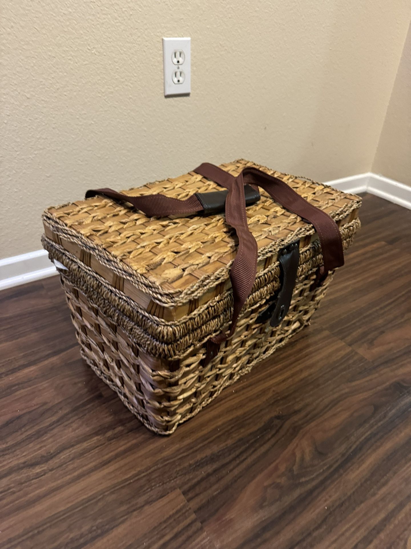 Picnic basket