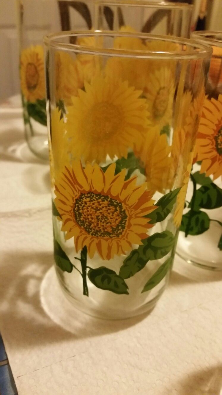 SET OF 8 DRINKING GLASS