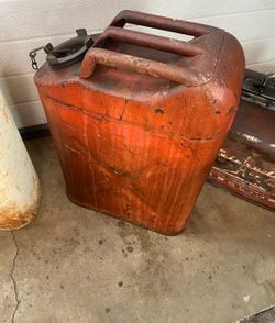 4 vintage gas cans water Jerry ww2