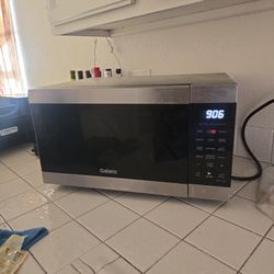 Microwave With Airfryer/Bake Settings