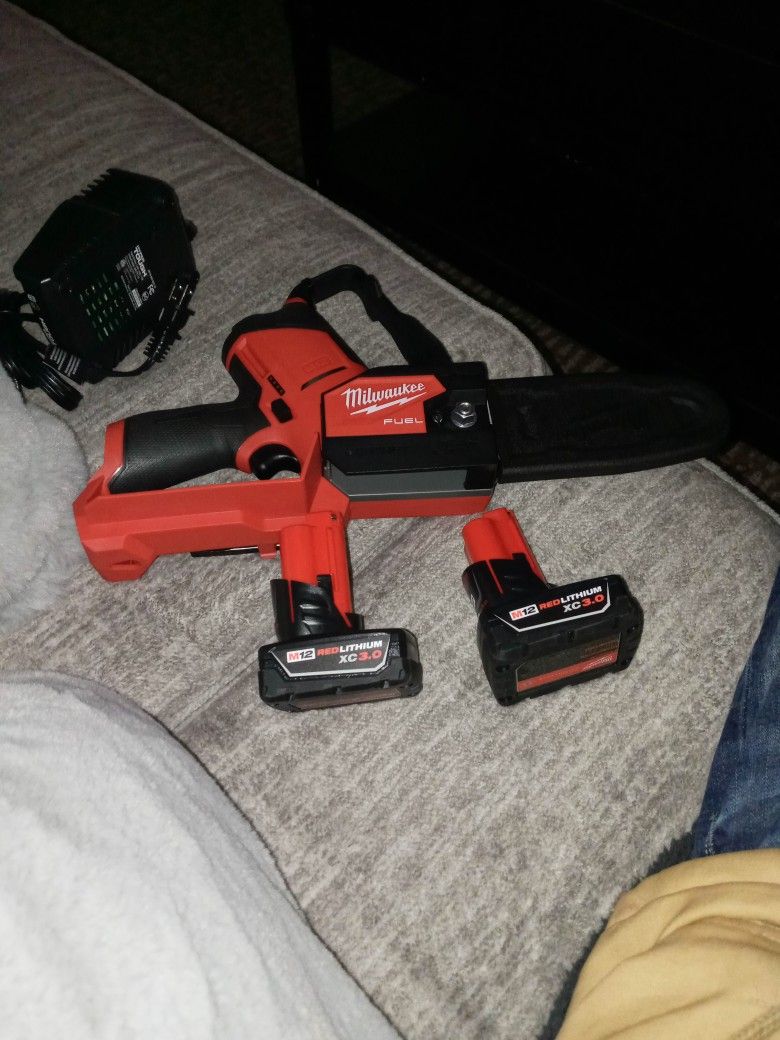 Milwaukee M12 Chainsaw Never Been Used