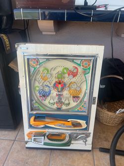 Vintage  hanging  pinball machine