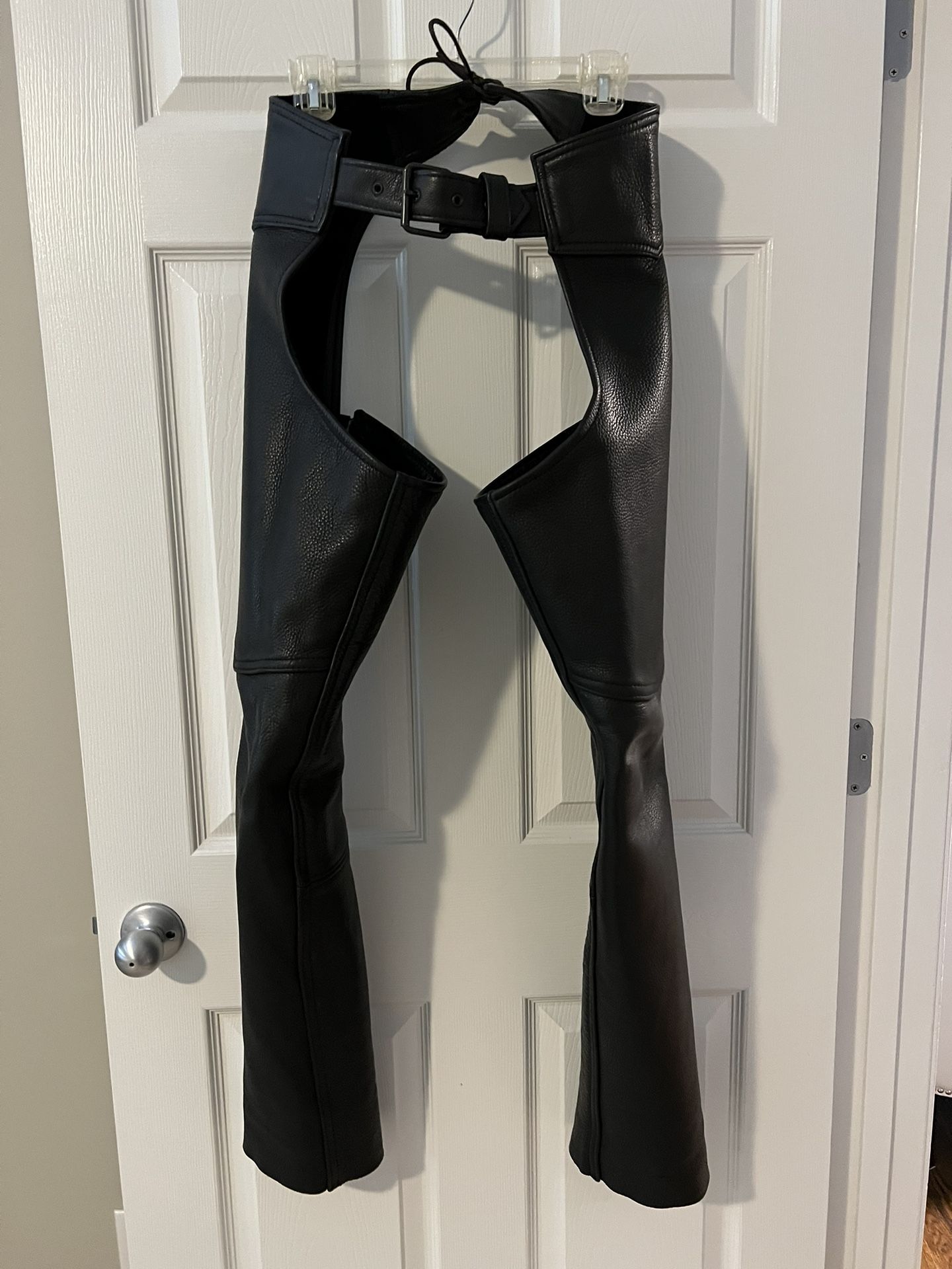 VTG U.S. Made Co Middleton MA Deluxe S Black Leather Biker Chaps EUC Motorcycle   U.S. Made Co Middleton MA Deluxe Black Leather Biker Chaps Size S  T