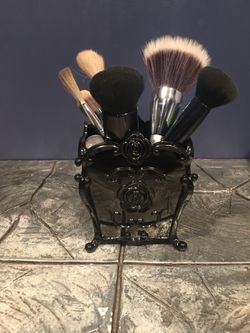 makeup brush holder