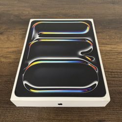 iPad Pro 13" M4 7th Gen 256GB Unlock**WiFi And Cellular 