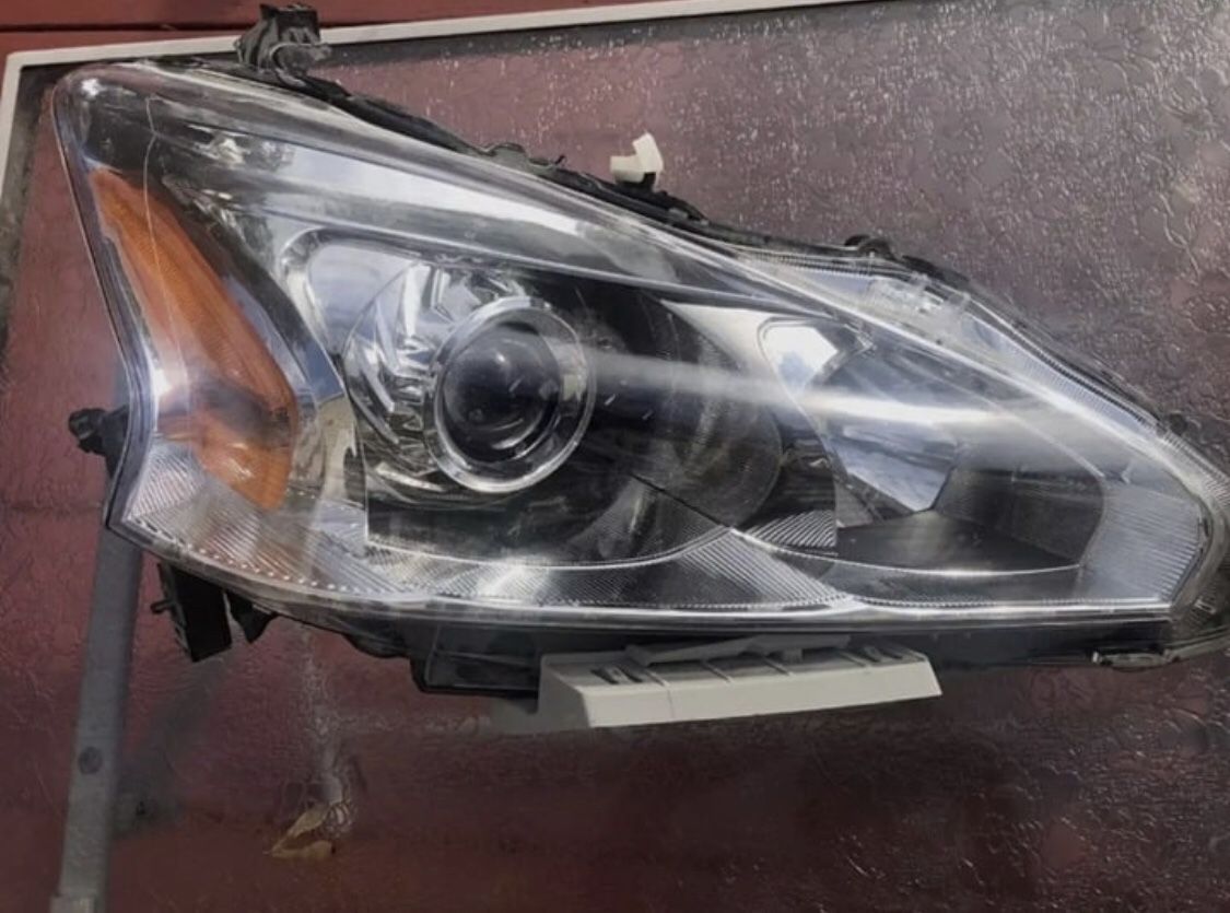 Headlight Assembly-Regular TYC 20-9322-00 fits 13-15 Nissan Altima