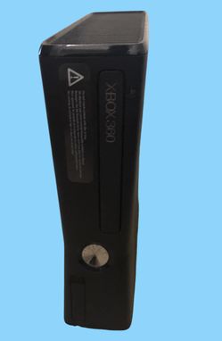 Xbox 360 lite 250 GB. arkham city included