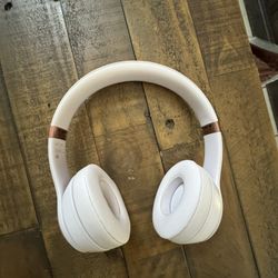 Beats Solo 4 Pink