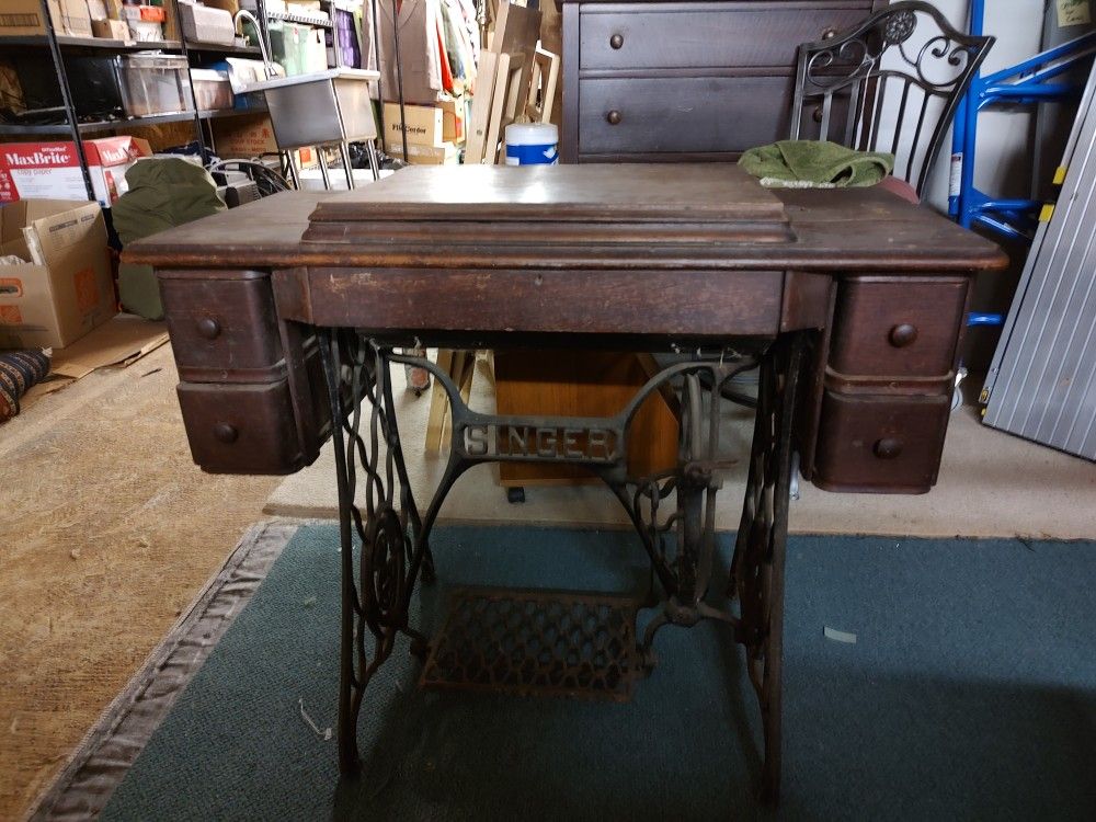 Vintage Singer Sewing Machine