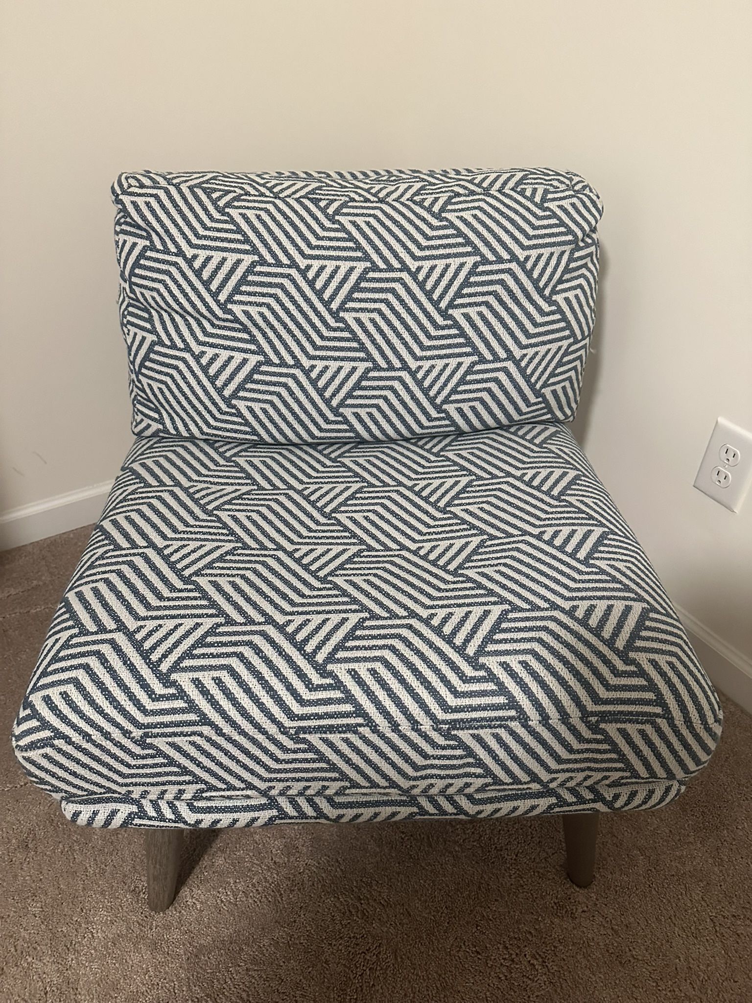 *Moving Sale!* Very comfy Blue & White Accent Chair