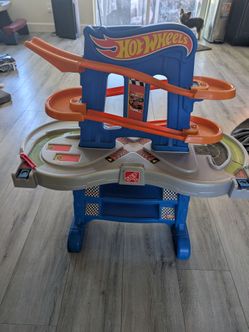 Hot wheels table