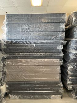 QUEEN MATTRESSES