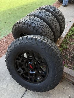 Trd Toyota Tacoma rims and tires 265/70/17