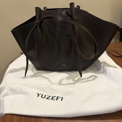 YUZEFFI - Mochi - Tobacco Smooth leather Bag