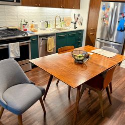 West Elm Mid century Extendable Dining Table  w 4Chairs 