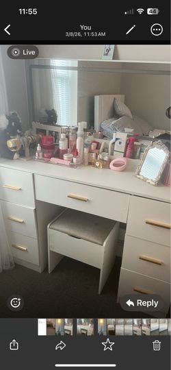 Garvee vanity desk and stool