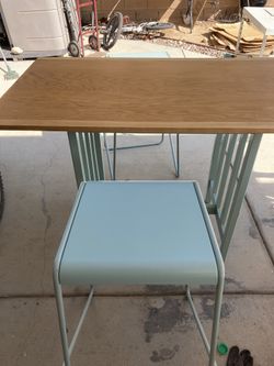 Island table and chair
