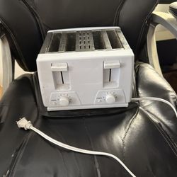 BLACK TV & WHITE TOSTER 