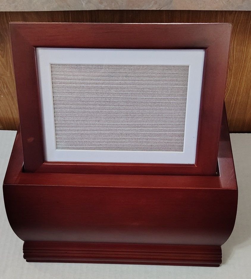 Human Or Pet Urn For Cremation Remains. New/Never Used.