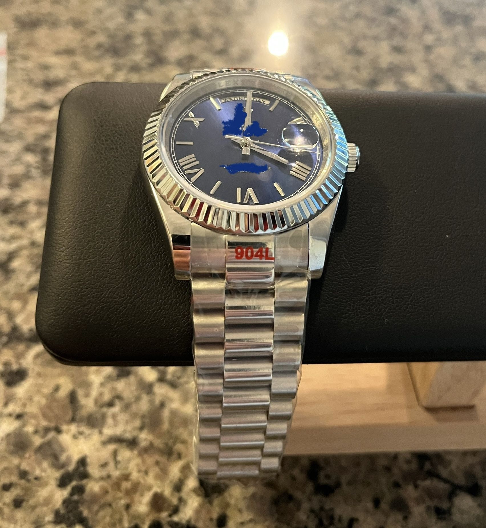 Men’s luxury watch. brand new. Silver with blue dial.