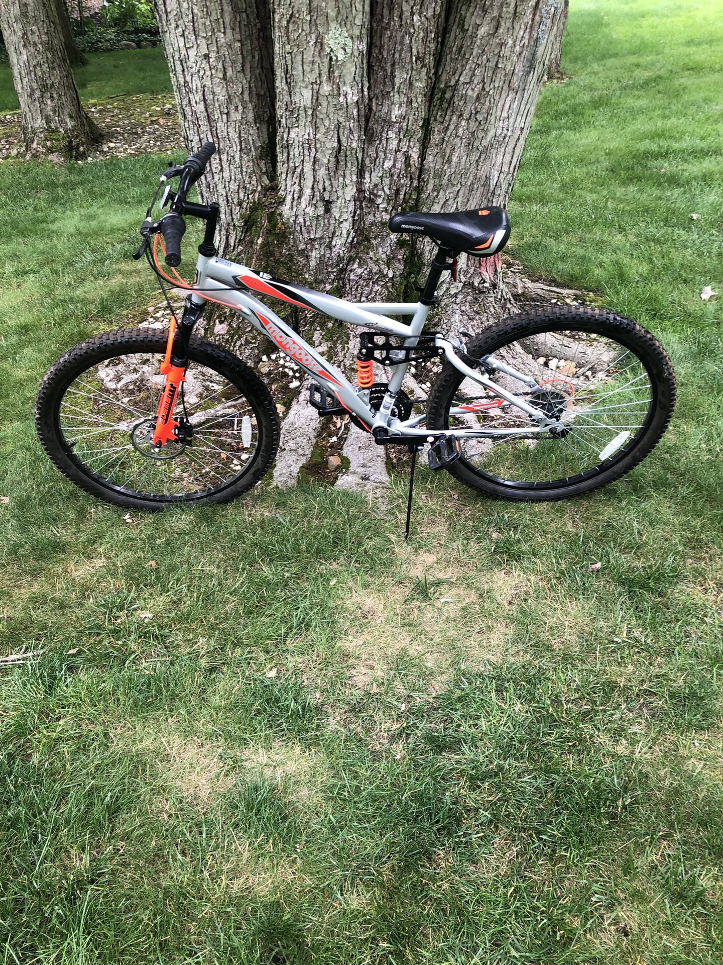 26” Mongoose Mountain Bike (barley Used)