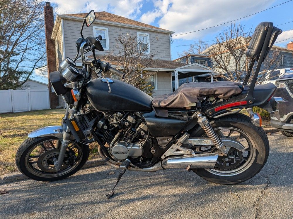 1985 Honda Magna v30