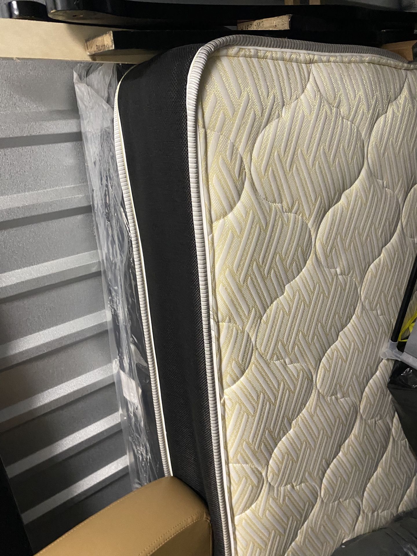 Queen Size Mattress And Box Spring