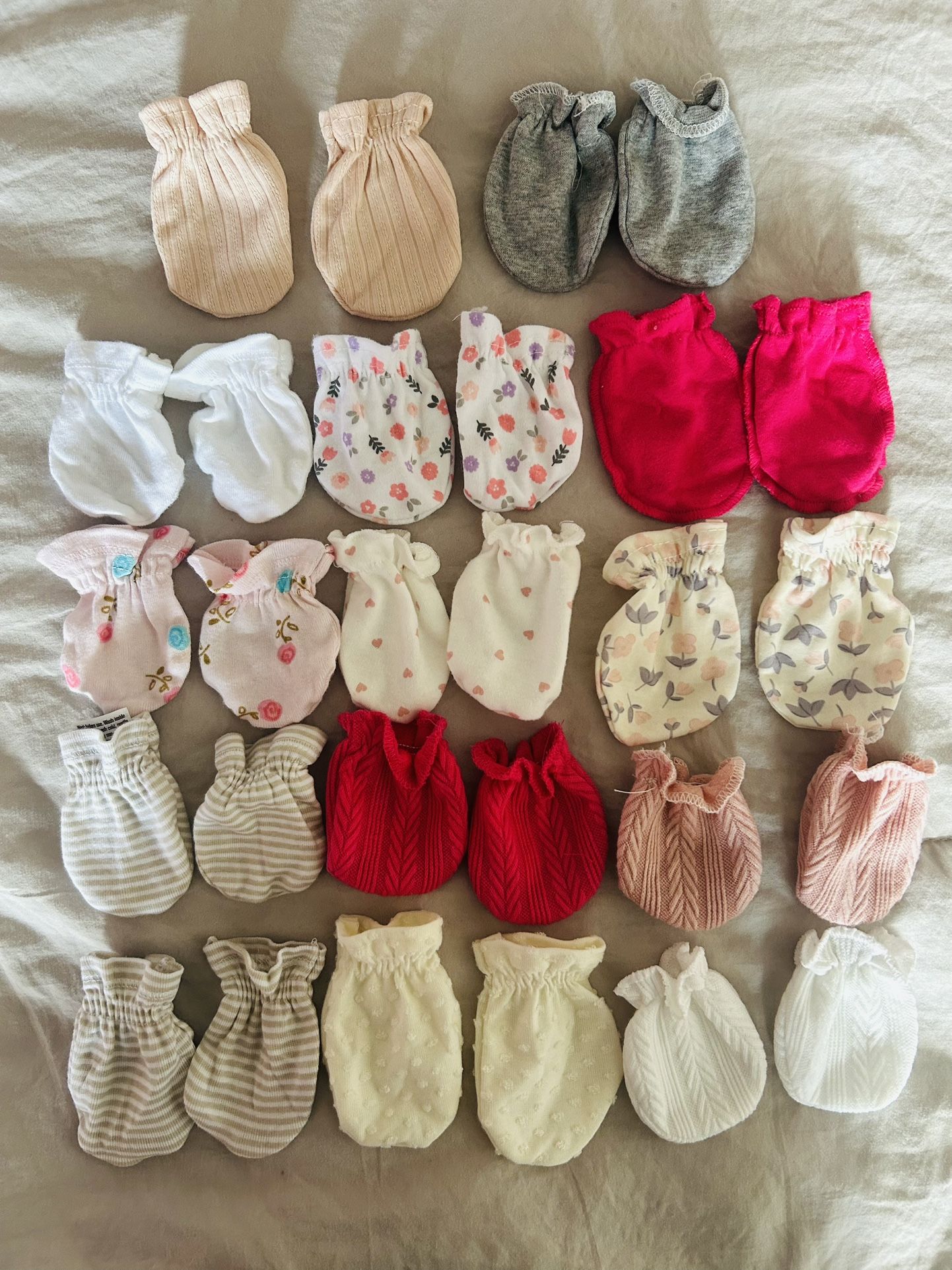 Baby Mittens 0-3 Months Lot Of 14 Pairs / Mitones 14 Pares