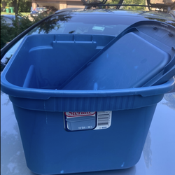 10 Gallon Plastic Storage bin with a lid