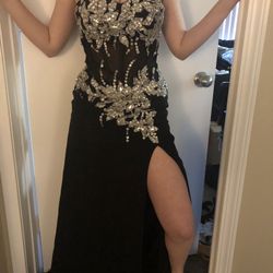 $450+ Prom Dress Size 2/ Adjustable Bust