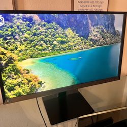 SAMSUNG SyncMaster Business PC Computer Monitor  S32D850T - LED 32” HDMI, DVI-D, Display Port, 4 x USB 3.0 (Dark Right Side)
