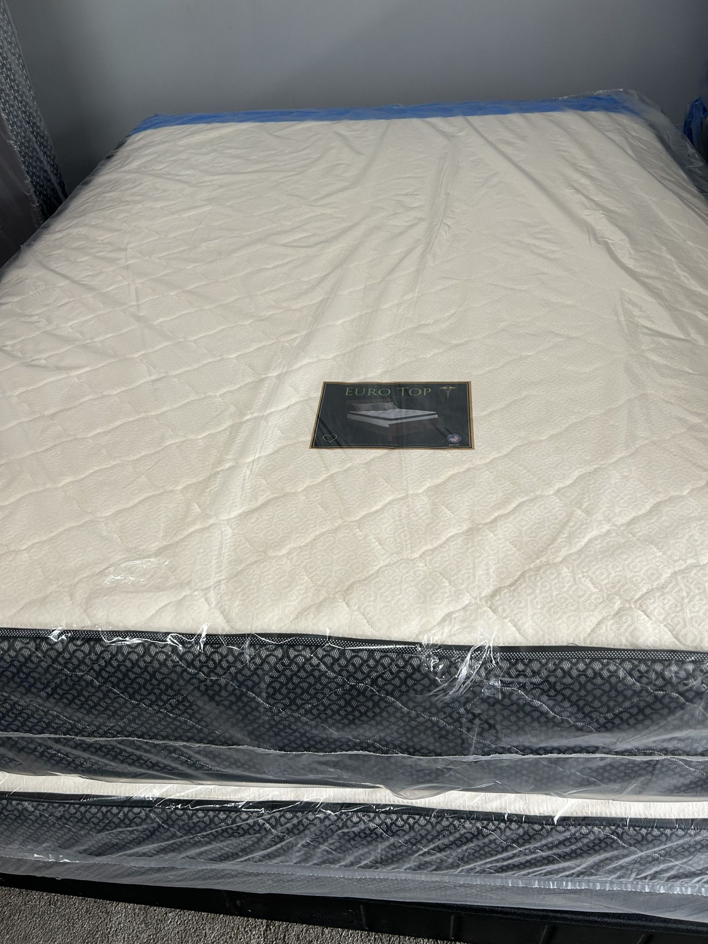 QUEEN SIZE MATTRESS BRAND NEW COMFORTABLE 11 INCHE AVAILABLE ALL SIZES LOCAL 303 POCASSET AVE PROVIDENCE RI OPEN 7 DAY 
