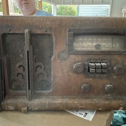 ANTIQUE RADIO