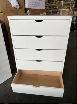 5 drawer dresser Kathy no handles