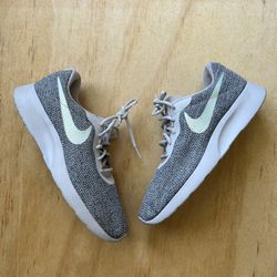 Nike Wmns Tanjun Oil Grey Igloo