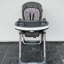 LIKE NEW 4 In 1 BABY HIGH CHAIR!!